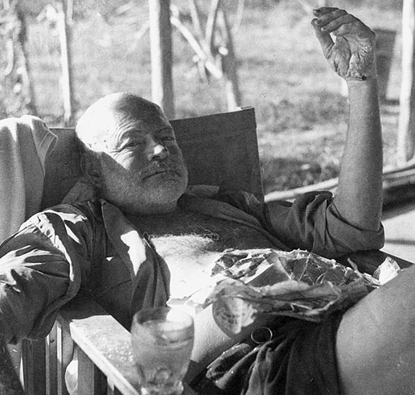 Ernest_Hemingway_Kenya_safari_1954