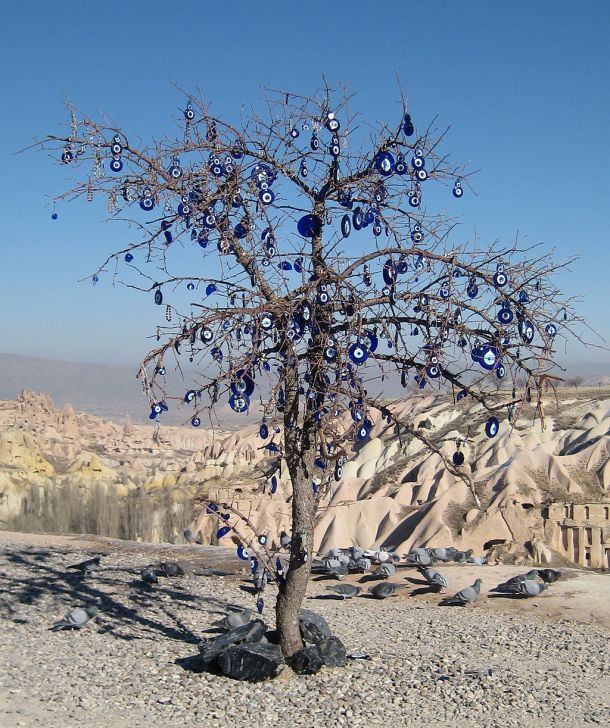 1024px-Votive_tree_cappadocia.jpg