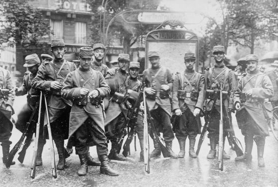 1280px-Guarding_subway_entrance,_Paris_(LOC)
