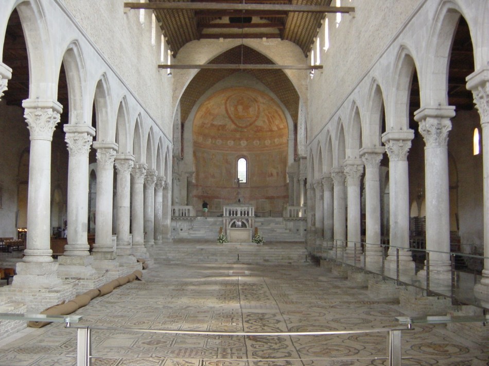 Aquileia,_Basilica._Interno_-_Foto_Giovanni_Dall'Orto.jpg