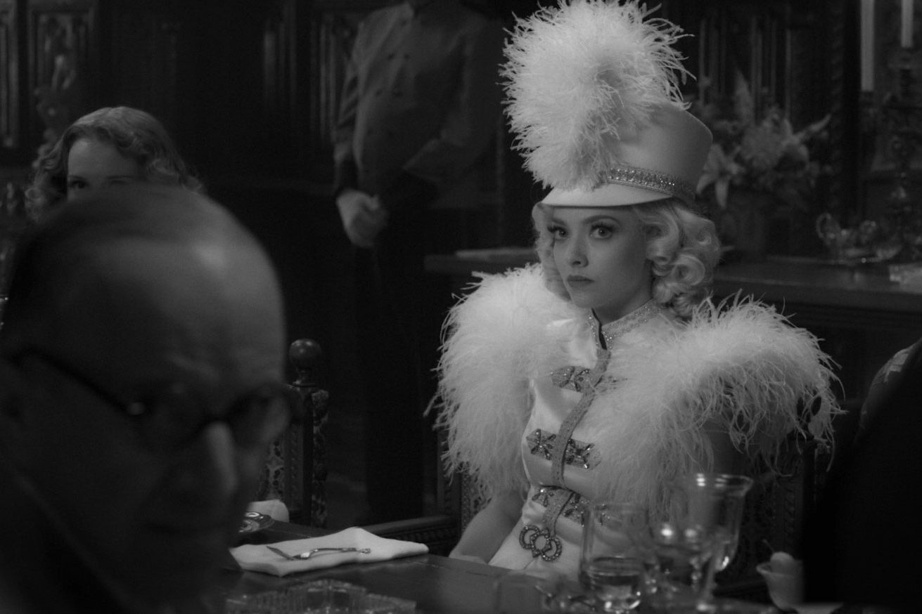 b13b9581531014b26ac30b3622e7afaf1c-mank-production-design.2x.rhorizontal.w700